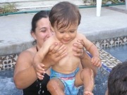 Victor 0326.jpg: 2005/09/08 - Victor Loves to Swim